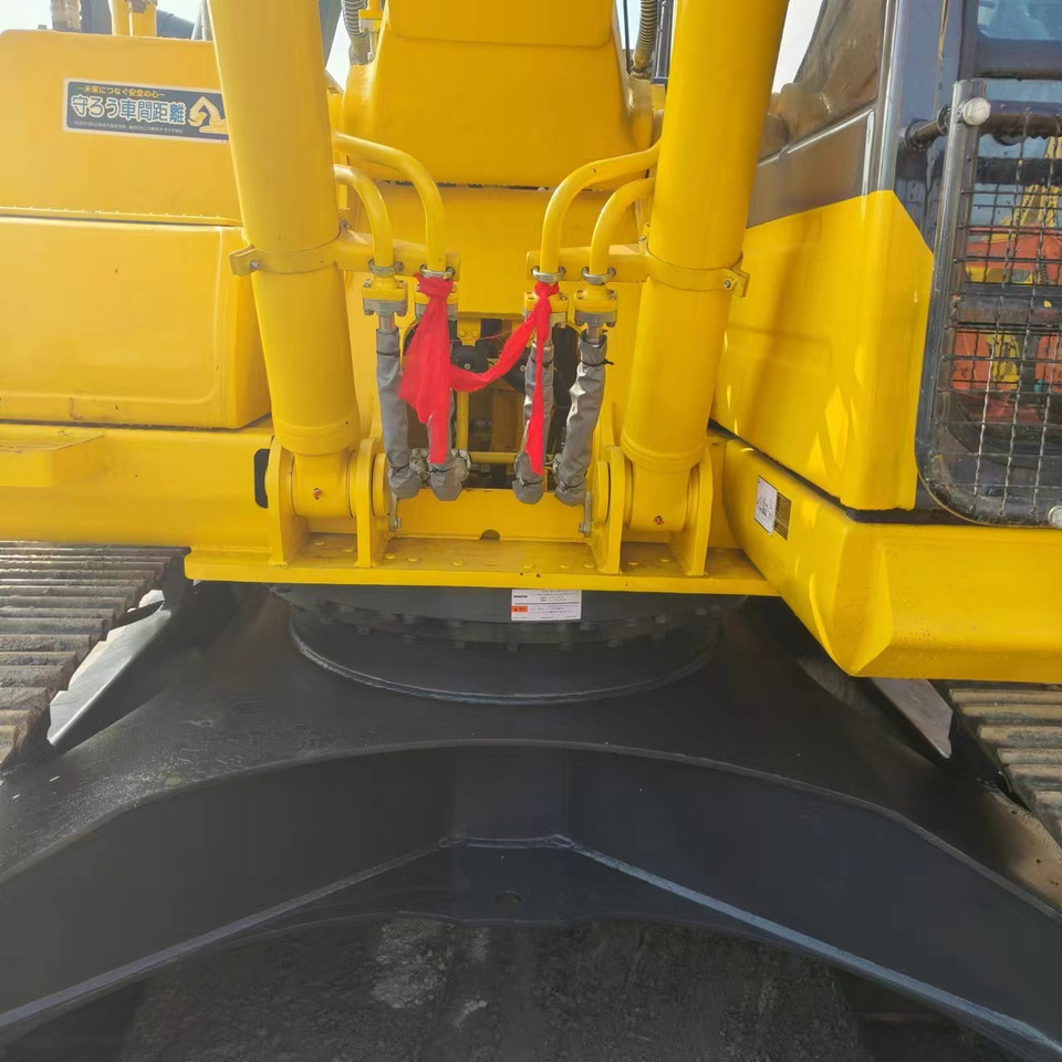 Гусеничный экскаватор KOMATSU PC200: фото 10 Гусеничный экскаватор KOMATSU PC200: фото 10