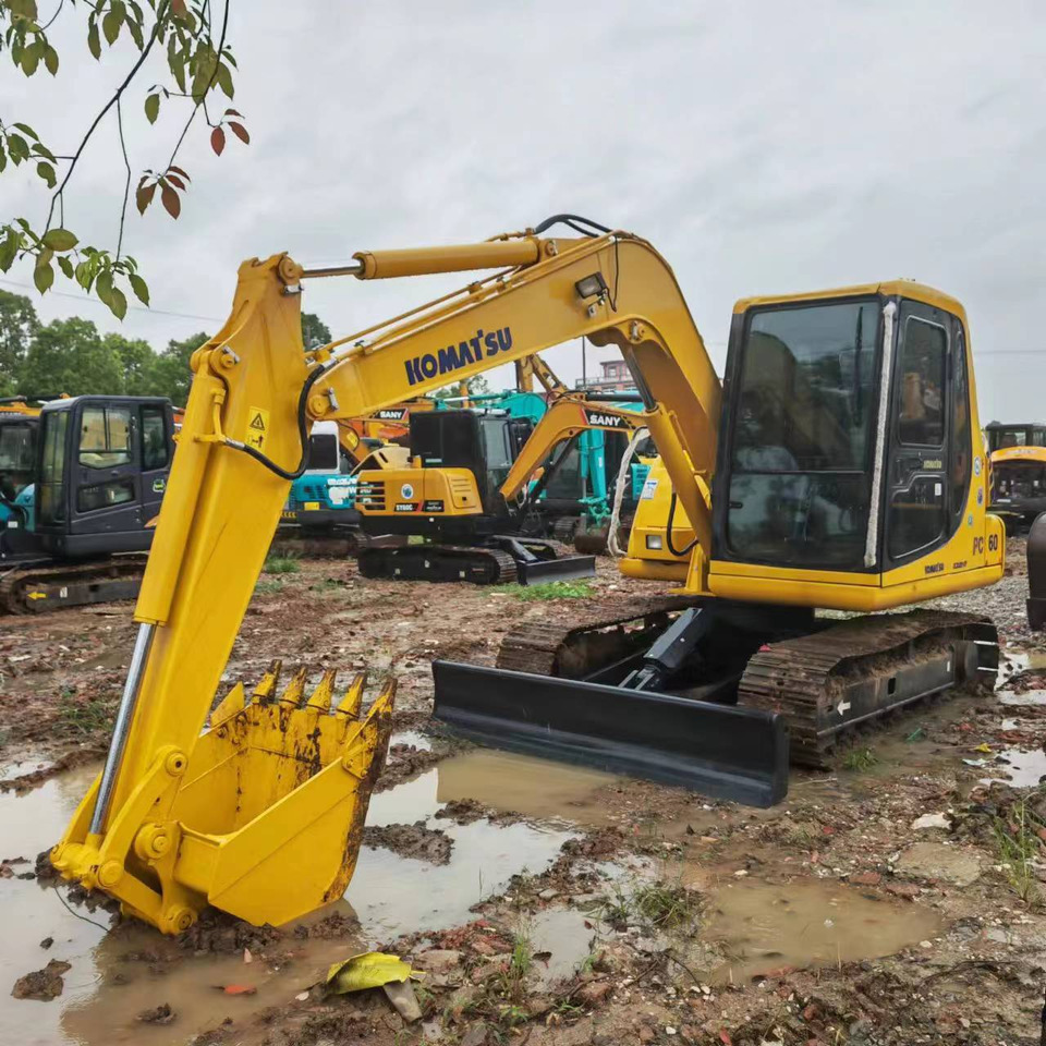 KOMATSU PC60-7 - Гусеничный экскаватор: фото 2 KOMATSU PC60-7 - Гусеничный экскаватор: фото 2