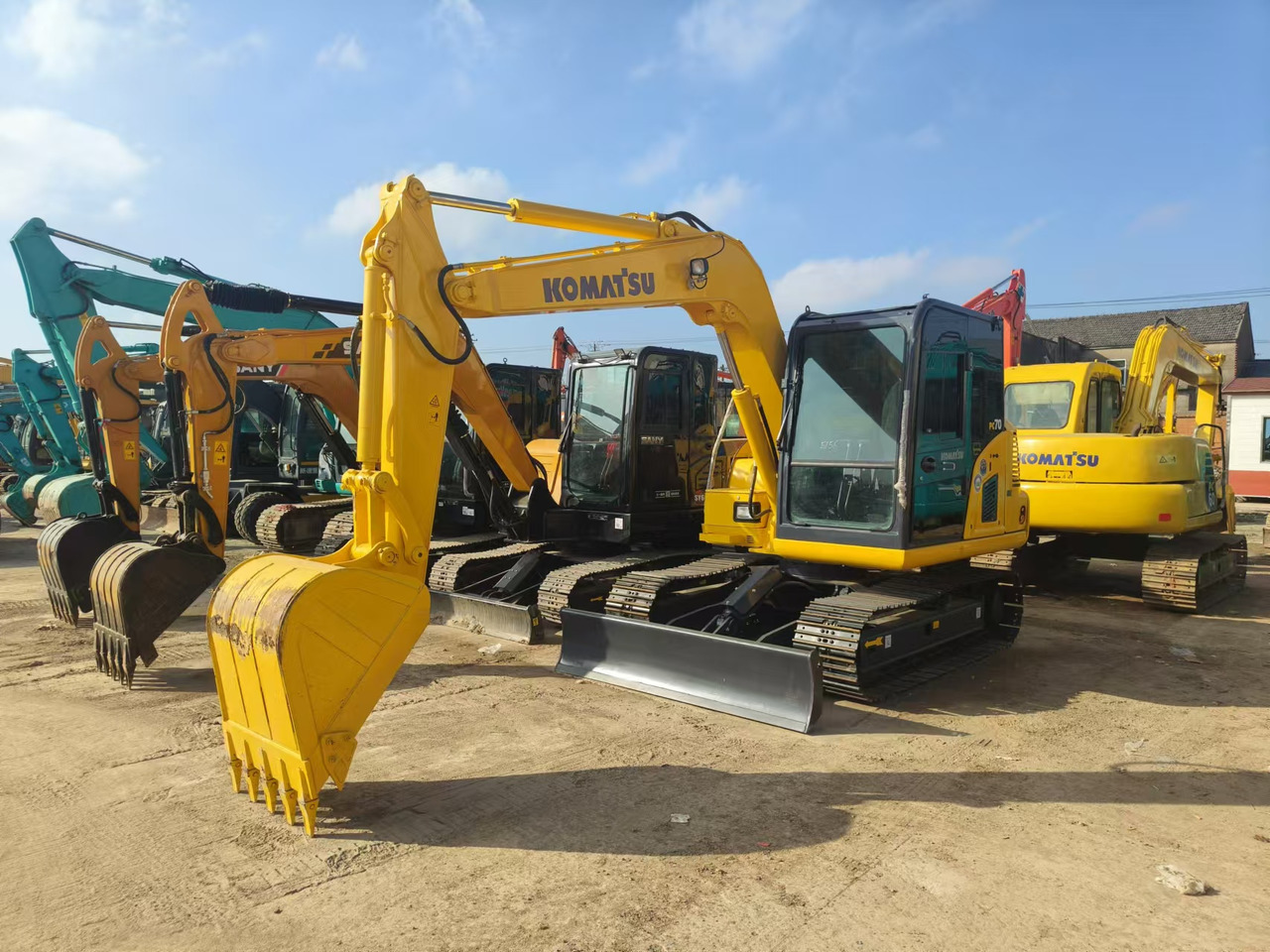 KOMATSU pc210 - Гусеничный экскаватор: фото 2 KOMATSU pc210 - Гусеничный экскаватор: фото 2