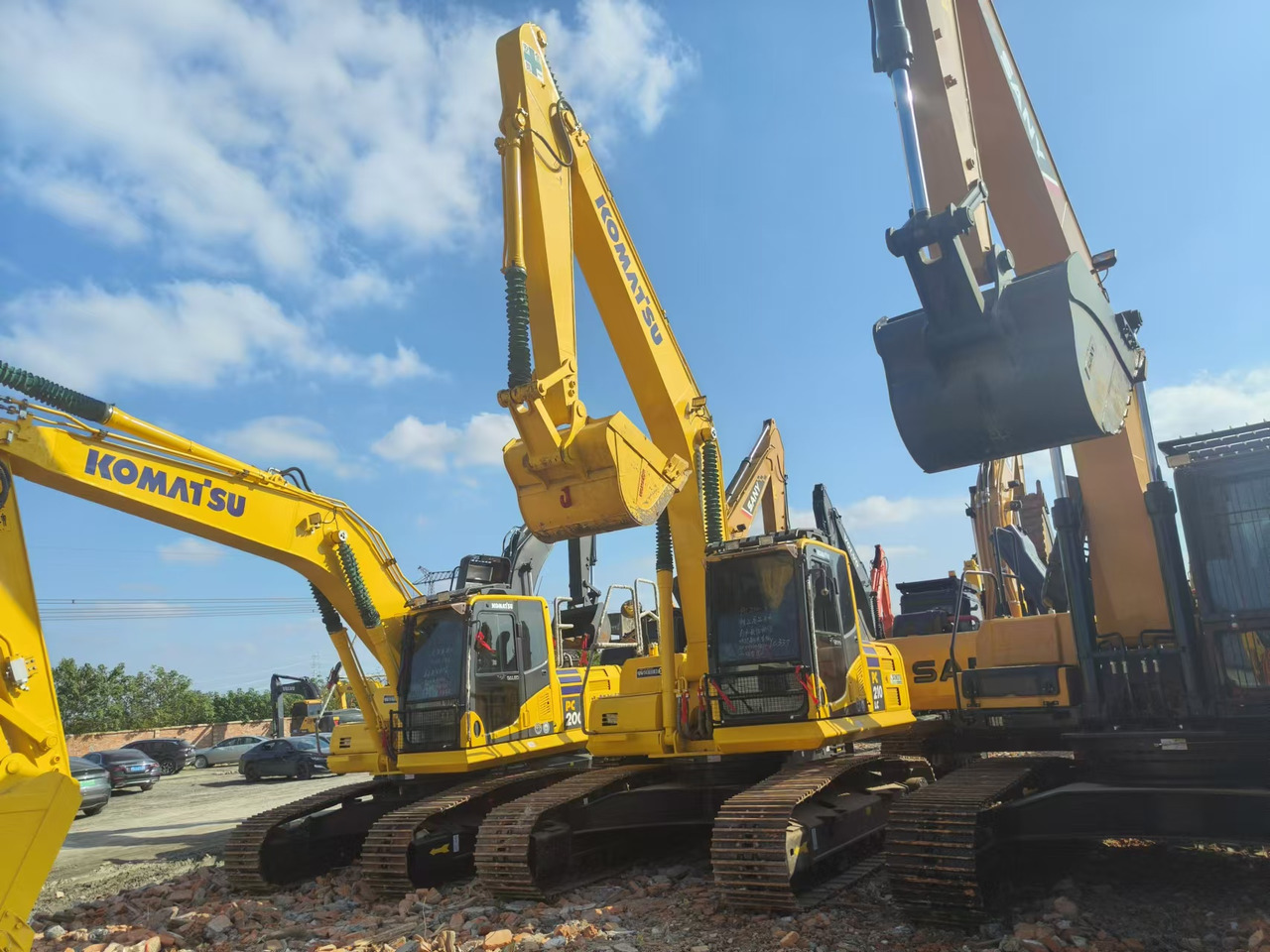 KOMATSU pc210 - Гусеничный экскаватор: фото 1 KOMATSU pc210 - Гусеничный экскаватор: фото 1