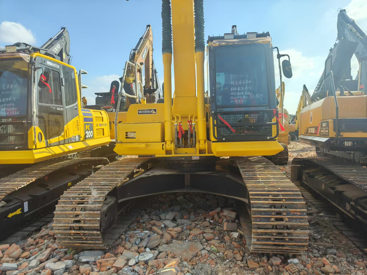 KOMATSU pc210 - Гусеничный экскаватор: фото 5 KOMATSU pc210 - Гусеничный экскаватор: фото 5