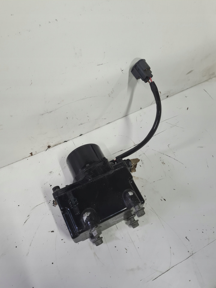 FORD POMPKA PODNOSZENIA KABINY ELEKTRYCZNA FORD F-MAX 500 TRUCKS - Подвеска кабины для Грузовиков: фото 2 FORD POMPKA PODNOSZENIA KABINY ELEKTRYCZNA FORD F-MAX 500 TRUCKS - Подвеска кабины для Грузовиков: фото 2