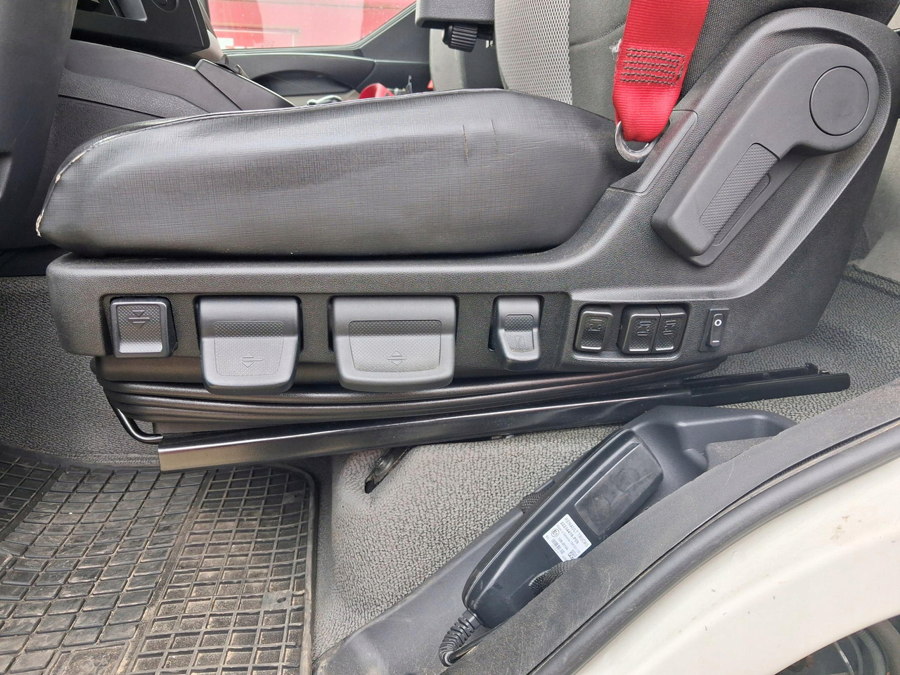 FOTEL KIEROWCY RENAULT GAMA D - Сиденье для Грузовиков: фото 2 FOTEL KIEROWCY RENAULT GAMA D - Сиденье для Грузовиков: фото 2