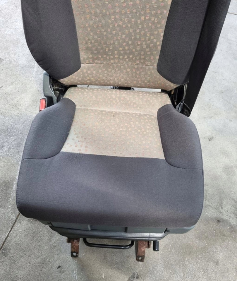 FOTEL LEWY SIEDZENIE KIEROWCY RENAULT MIDLUM PREMIUM DXI - Сиденье: фото 5 FOTEL LEWY SIEDZENIE KIEROWCY RENAULT MIDLUM PREMIUM DXI - Сиденье: фото 5