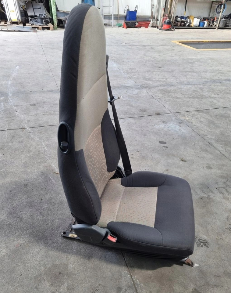 FOTEL LEWY SIEDZENIE KIEROWCY RENAULT MIDLUM PREMIUM DXI - Сиденье: фото 2 FOTEL LEWY SIEDZENIE KIEROWCY RENAULT MIDLUM PREMIUM DXI - Сиденье: фото 2