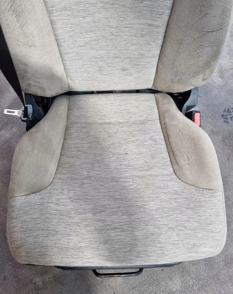 FOTEL PNEUMATYCZNY PRAWY SIEDZENIE PASAŻERA RENAULT PREMIUM MIDLUM DXI - Сиденье: фото 4 FOTEL PNEUMATYCZNY PRAWY SIEDZENIE PASAŻERA RENAULT PREMIUM MIDLUM DXI - Сиденье: фото 4