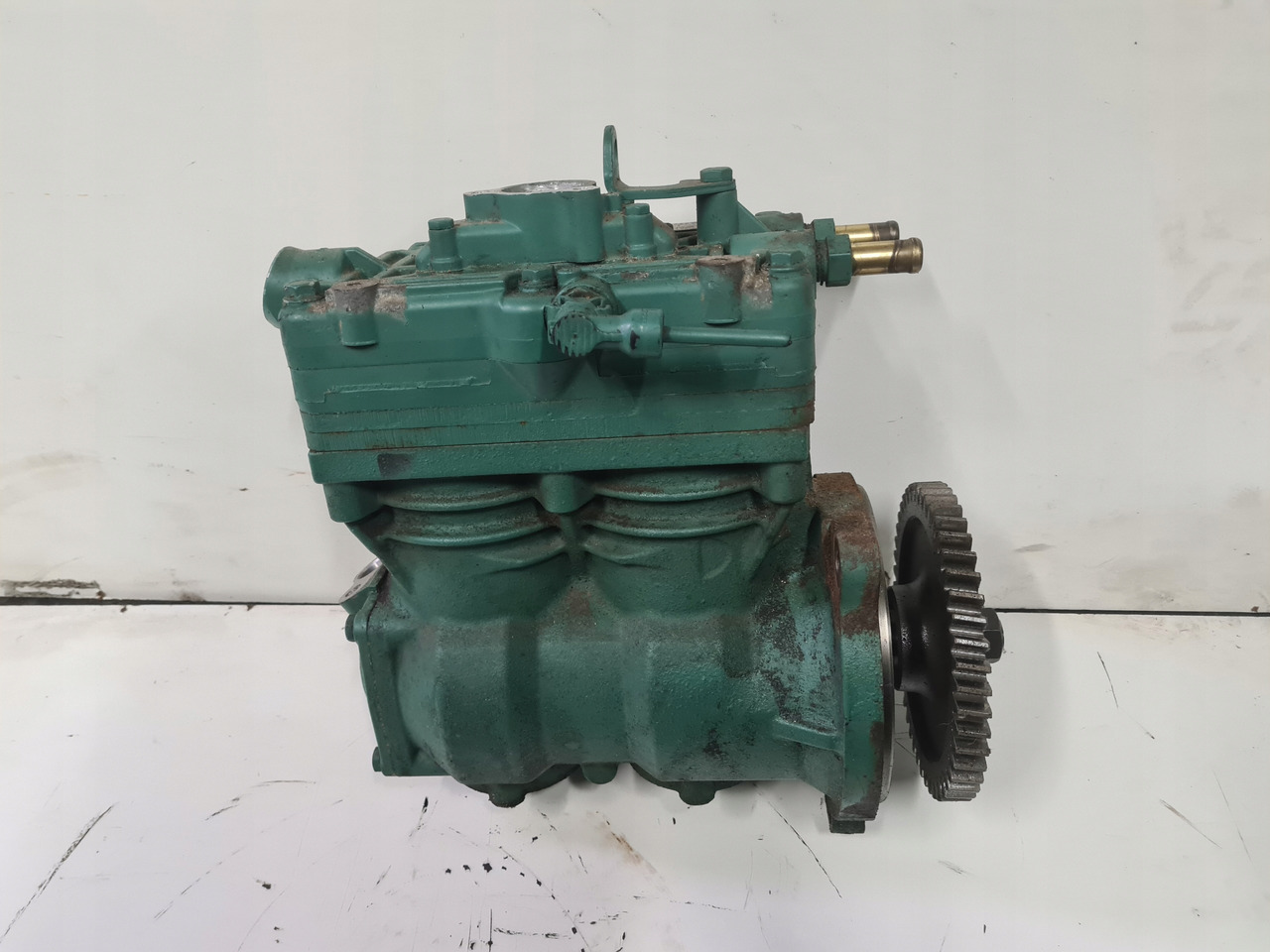 KNORR-BREMSE SPRĘŻARKA KOMPRESOR POWIETRZA RENAULT GAMA T EVO VOLVO FH 5 FM 5 ORYGINAŁ - Пневмокомпрессор для Грузовиков: фото 2 KNORR-BREMSE SPRĘŻARKA KOMPRESOR POWIETRZA RENAULT GAMA T EVO VOLVO FH 5 FM 5 ORYGINAŁ - Пневмокомпрессор для Грузовиков: фото 2