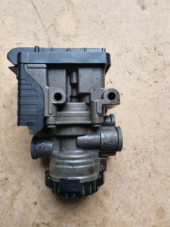 KNORR-BREMSE ZAWÓR MODULATOR EBS PRZÓD VOLVO FL FE - Тормозной клапан для Грузовиков: фото 1 KNORR-BREMSE ZAWÓR MODULATOR EBS PRZÓD VOLVO FL FE - Тормозной клапан для Грузовиков: фото 1