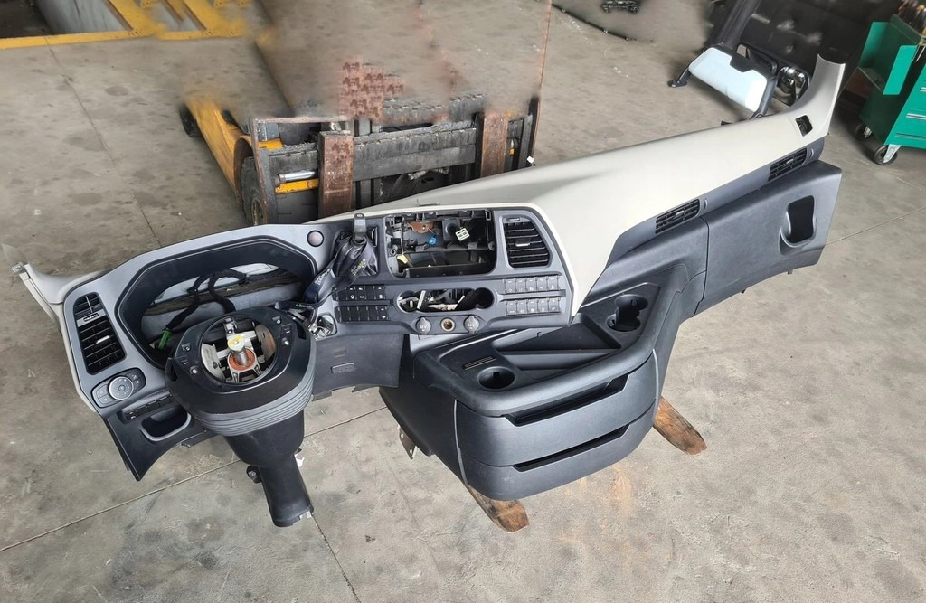 KONSOLA KOMPLETNA KOKPIT DESKA ROZDZIELCZA STELAŻ FORD F-MAX 500 TRUCKS - Приборная панель: фото 2 KONSOLA KOMPLETNA KOKPIT DESKA ROZDZIELCZA STELAŻ FORD F-MAX 500 TRUCKS - Приборная панель: фото 2