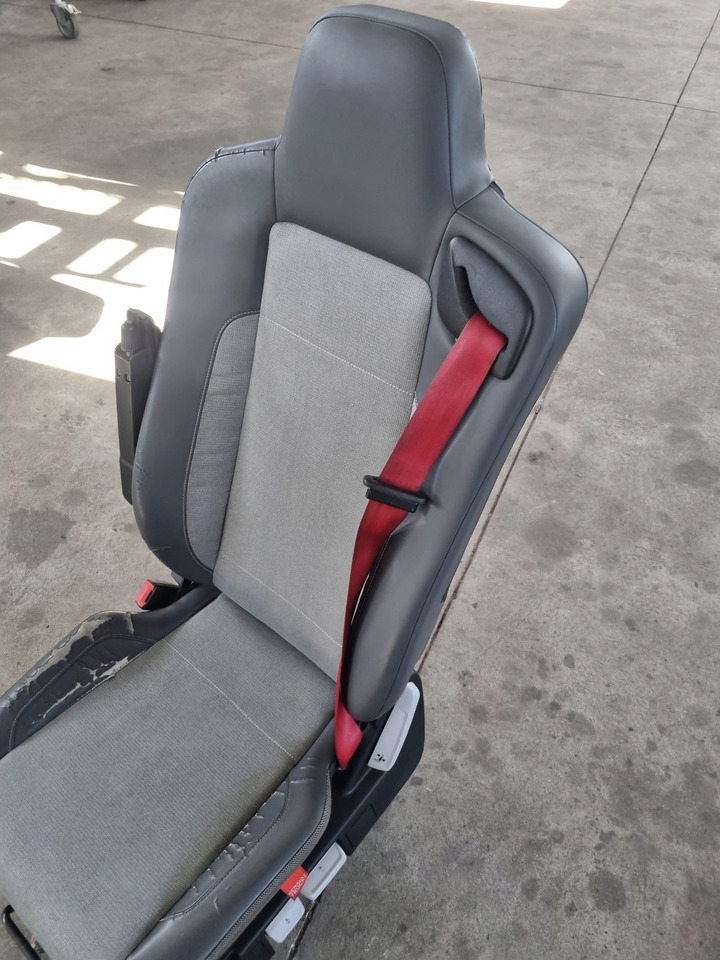 RENAULT FOTEL LEWY SIEDZENIE KIEROWCY RENAULT RANGE GAMA T C K - Сиденье для Грузовиков: фото 3 RENAULT FOTEL LEWY SIEDZENIE KIEROWCY RENAULT RANGE GAMA T C K - Сиденье для Грузовиков: фото 3