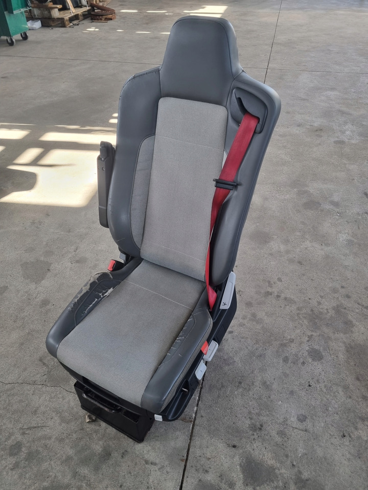 RENAULT FOTEL LEWY SIEDZENIE KIEROWCY RENAULT RANGE GAMA T C K - Сиденье для Грузовиков: фото 1 RENAULT FOTEL LEWY SIEDZENIE KIEROWCY RENAULT RANGE GAMA T C K - Сиденье для Грузовиков: фото 1