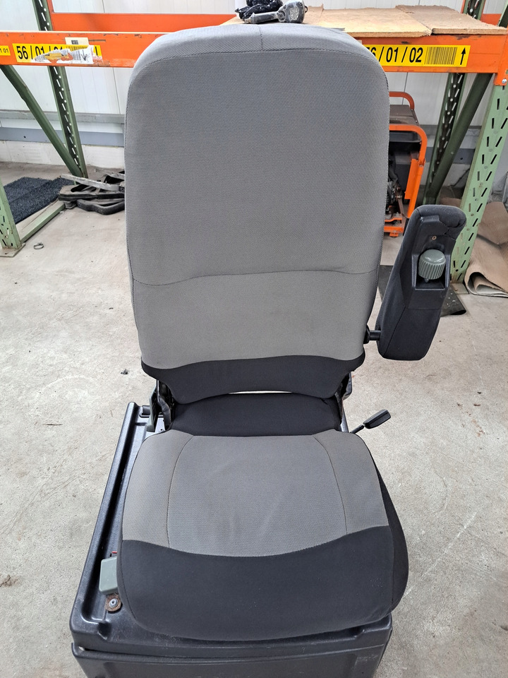 RENAULT FOTEL OBRACANY SIEDZENIE PASAŻERA RENAULT MAGNUM DXI LIFT VEGA SALONKA - Сиденье для Грузовиков: фото 3 RENAULT FOTEL OBRACANY SIEDZENIE PASAŻERA RENAULT MAGNUM DXI LIFT VEGA SALONKA - Сиденье для Грузовиков: фото 3