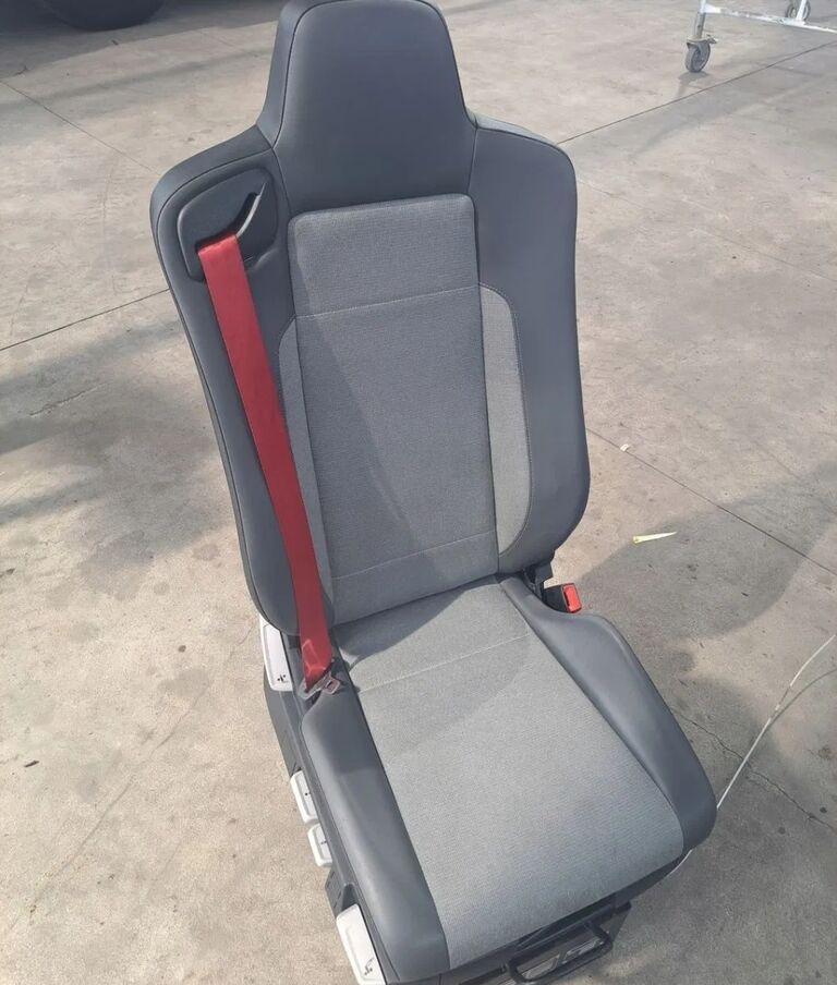 RENAULT FOTEL PRAWY SIEDZENIE PASAŻERA RENAULT RANGE GAMA T C K - Сиденье для Грузовиков: фото 1 RENAULT FOTEL PRAWY SIEDZENIE PASAŻERA RENAULT RANGE GAMA T C K - Сиденье для Грузовиков: фото 1