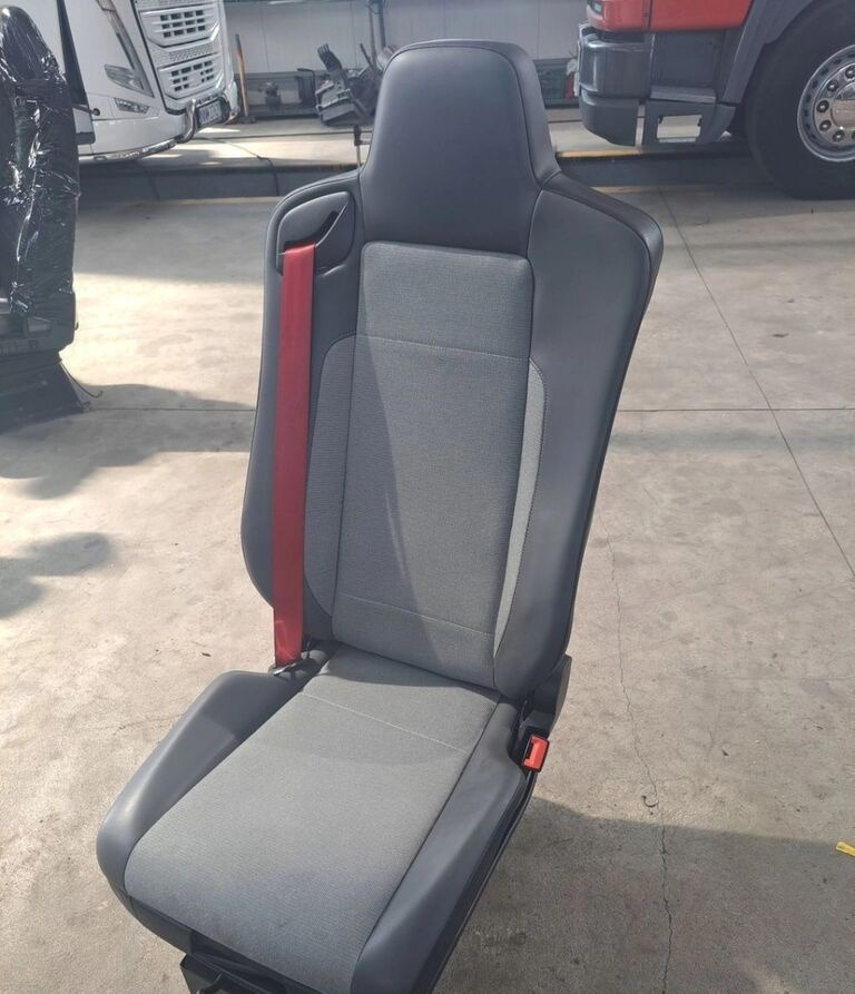 RENAULT FOTEL PRAWY SIEDZENIE PASAŻERA RENAULT RANGE GAMA T C K - Сиденье для Грузовиков: фото 2 RENAULT FOTEL PRAWY SIEDZENIE PASAŻERA RENAULT RANGE GAMA T C K - Сиденье для Грузовиков: фото 2