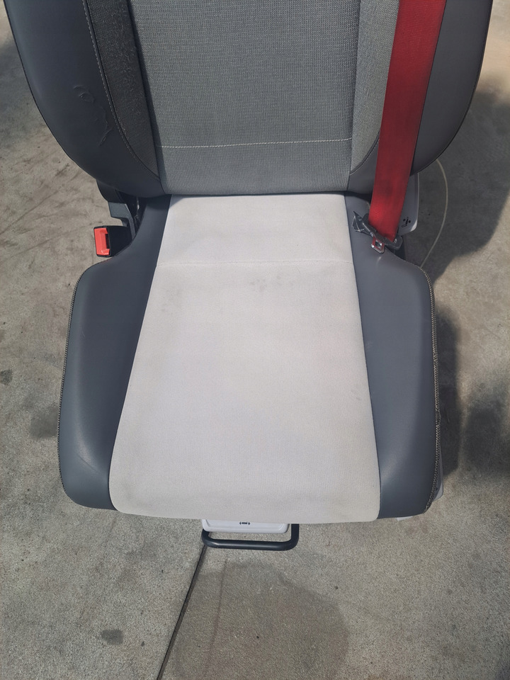 RENAULT FOTEL SIEDZENIE KIEROWCY RENAULT RANGE GAMA T C K - Сиденье для Грузовиков: фото 4 RENAULT FOTEL SIEDZENIE KIEROWCY RENAULT RANGE GAMA T C K - Сиденье для Грузовиков: фото 4