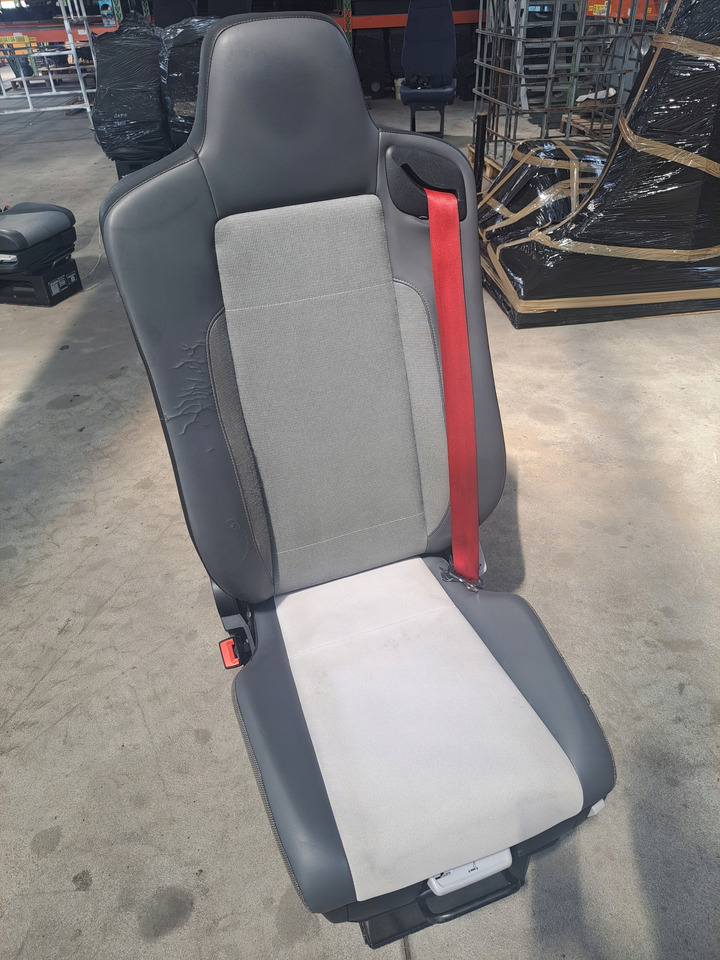 RENAULT FOTEL SIEDZENIE KIEROWCY RENAULT RANGE GAMA T C K - Сиденье для Грузовиков: фото 1 RENAULT FOTEL SIEDZENIE KIEROWCY RENAULT RANGE GAMA T C K - Сиденье для Грузовиков: фото 1