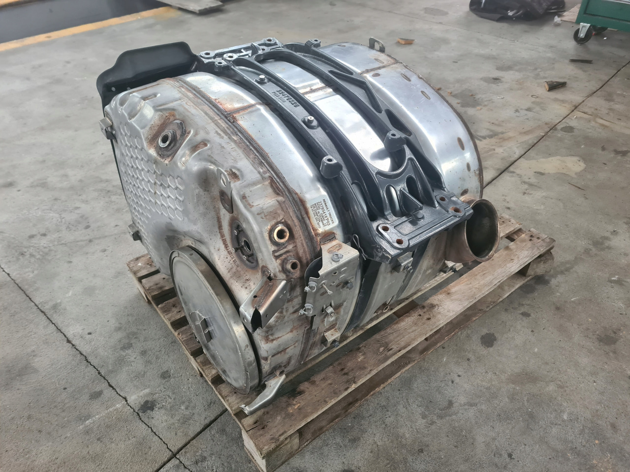 RENAULT KATALIZATOR TŁUMIK DPF FILTR VOLVO FH 5 FM 5 RENAULT GAMA T EVO NOWY MODEL - Катализатор для Грузовиков: фото 2 RENAULT KATALIZATOR TŁUMIK DPF FILTR VOLVO FH 5 FM 5 RENAULT GAMA T EVO NOWY MODEL - Катализатор для Грузовиков: фото 2