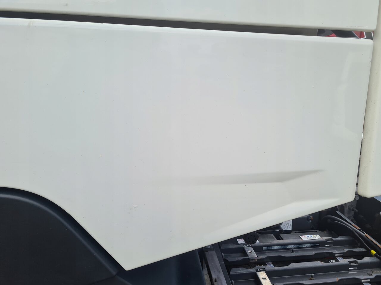 RENAULT KLAPA SCHOWKA DRZWICZKI LEWE Z ZAWIASAMI RENAULT GAMA T HIGH WYSOKA KABINA - Кузов и экстерьер для Грузовиков: фото 2 RENAULT KLAPA SCHOWKA DRZWICZKI LEWE Z ZAWIASAMI RENAULT GAMA T HIGH WYSOKA KABINA - Кузов и экстерьер для Грузовиков: фото 2