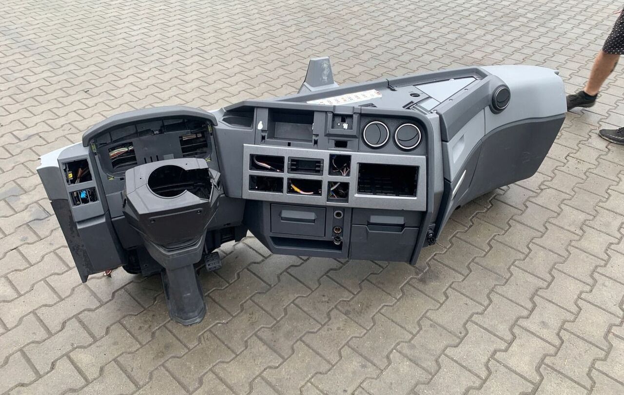 RENAULT KONSOLA PRZEKŁADKA ANGLIKA RENAULT GAMA T RANGE - Кабина и интерьер для Грузовиков: фото 2 RENAULT KONSOLA PRZEKŁADKA ANGLIKA RENAULT GAMA T RANGE - Кабина и интерьер для Грузовиков: фото 2