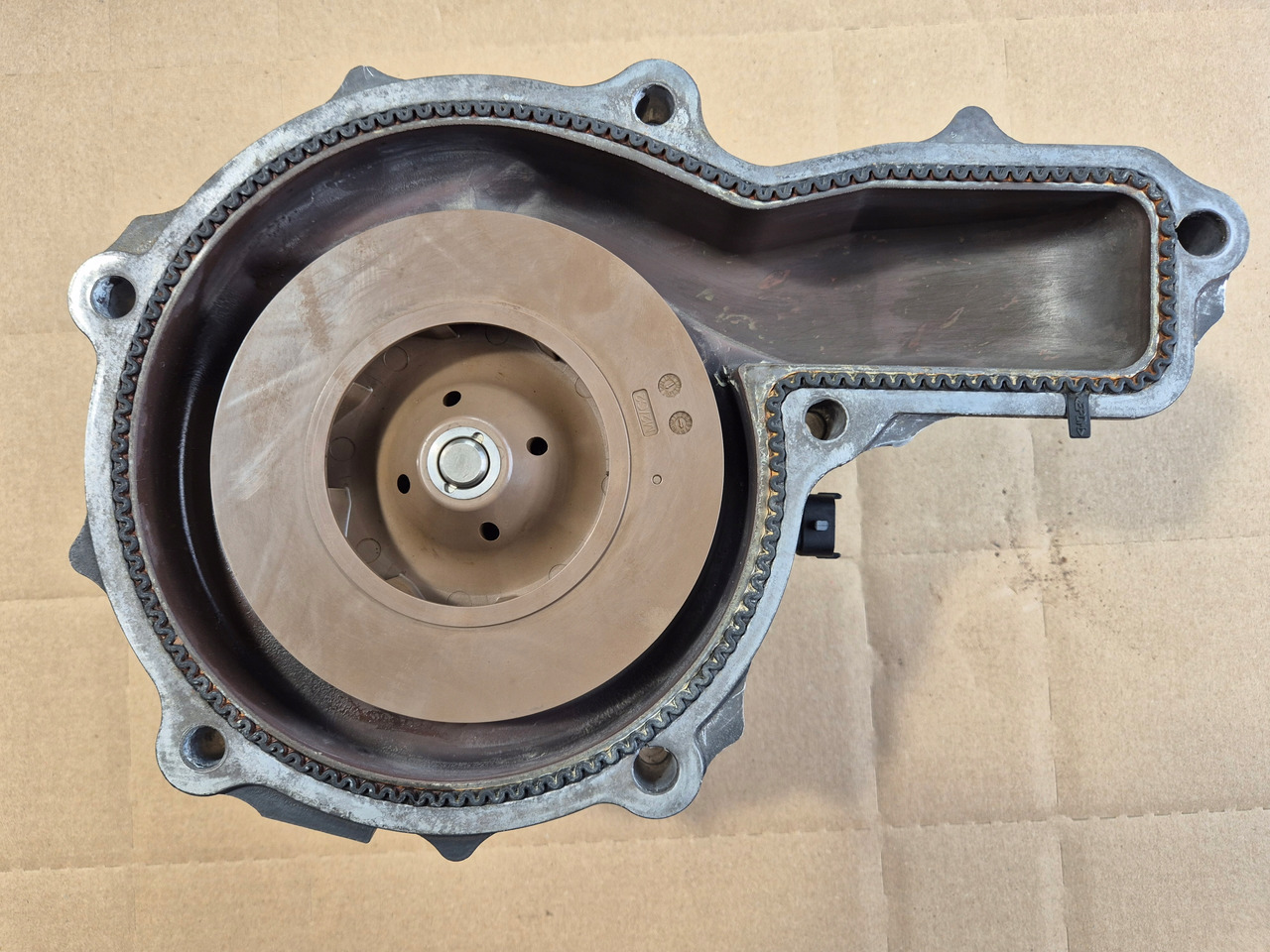 RENAULT POMPA WODY OBUDOWA VOLVO FH FM RENAULT GAMA RANGE T EVO LIFT 23959583 - Помпа для Грузовиков: фото 3 RENAULT POMPA WODY OBUDOWA VOLVO FH FM RENAULT GAMA RANGE T EVO LIFT 23959583 - Помпа для Грузовиков: фото 3