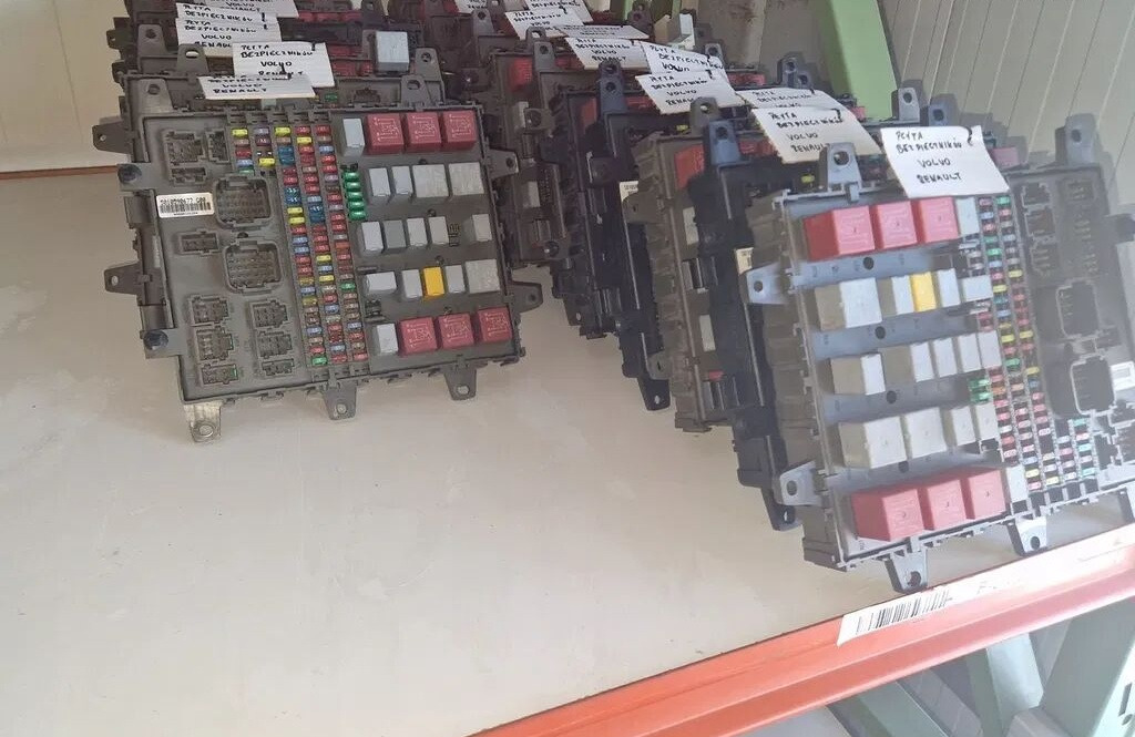 RENAULT TABLICA PŁYTA SKRZYNKA BEZPIECZNIKÓW RENAULT PREMIUM DXI MAGNUM DXI LANDER VOLVO FL FE - Предохранитель для Грузовиков: фото 1 RENAULT TABLICA PŁYTA SKRZYNKA BEZPIECZNIKÓW RENAULT PREMIUM DXI MAGNUM DXI LANDER VOLVO FL FE - Предохранитель для Грузовиков: фото 1