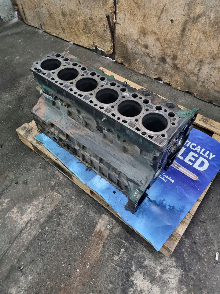 VOLVO BLOK SILNIKA GOŁY SŁUPEK VOLVO FL FE RENAULT PREMIUM MIDLUM DXI 7 D7F - Блок цилиндров для Грузовиков: фото 2 VOLVO BLOK SILNIKA GOŁY SŁUPEK VOLVO FL FE RENAULT PREMIUM MIDLUM DXI 7 D7F - Блок цилиндров для Грузовиков: фото 2