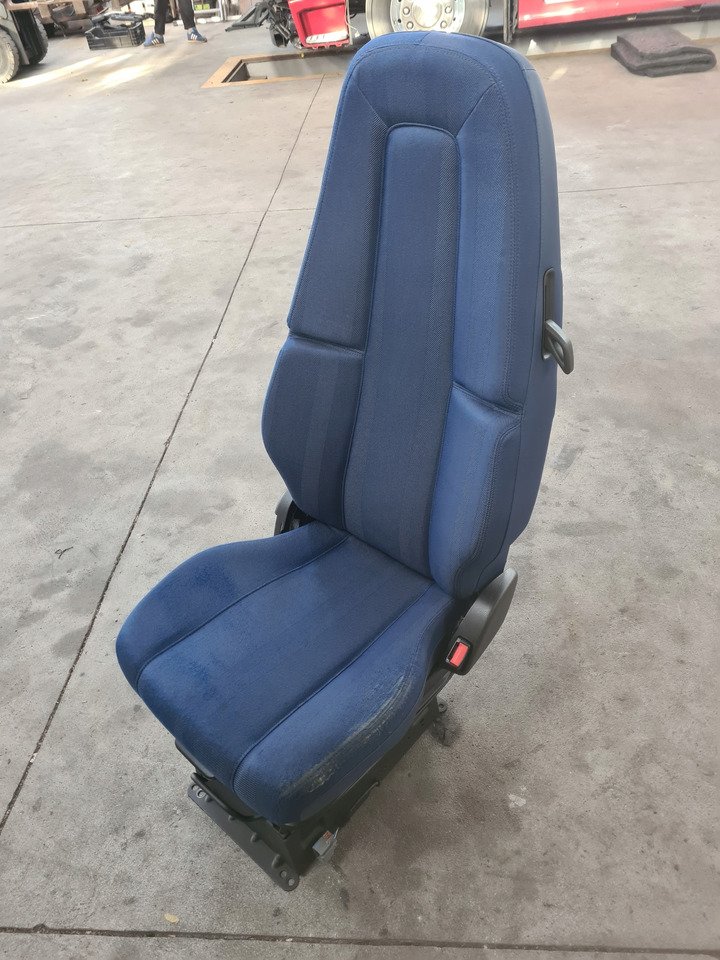 VOLVO FOTEL PASAŻERA PNEUMATYCZNY PRAWY VOLVO FH 5 FM 5 - Сиденье для Грузовиков: фото 4 VOLVO FOTEL PASAŻERA PNEUMATYCZNY PRAWY VOLVO FH 5 FM 5 - Сиденье для Грузовиков: фото 4