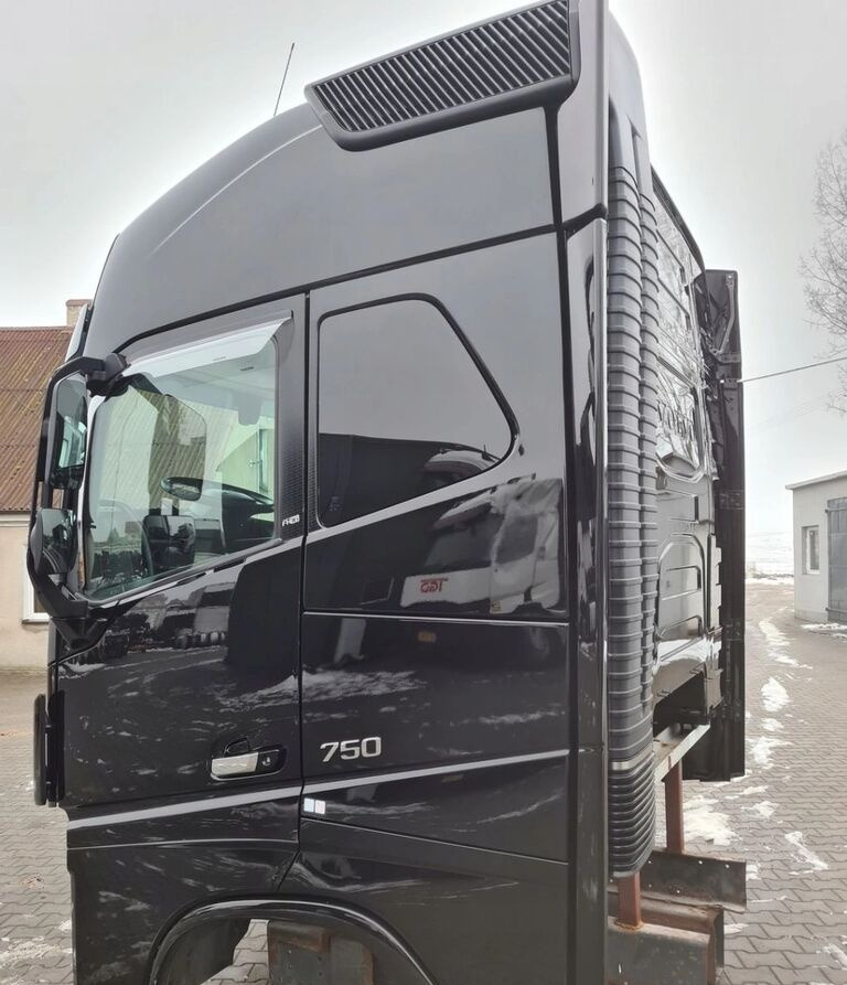 VOLVO KABINA KOMPLETNA VOLVO FH 16 750 EURO 6 GLOBETROTTER 2018 ROK - Кабина для Грузовиков: фото 3 VOLVO KABINA KOMPLETNA VOLVO FH 16 750 EURO 6 GLOBETROTTER 2018 ROK - Кабина для Грузовиков: фото 3