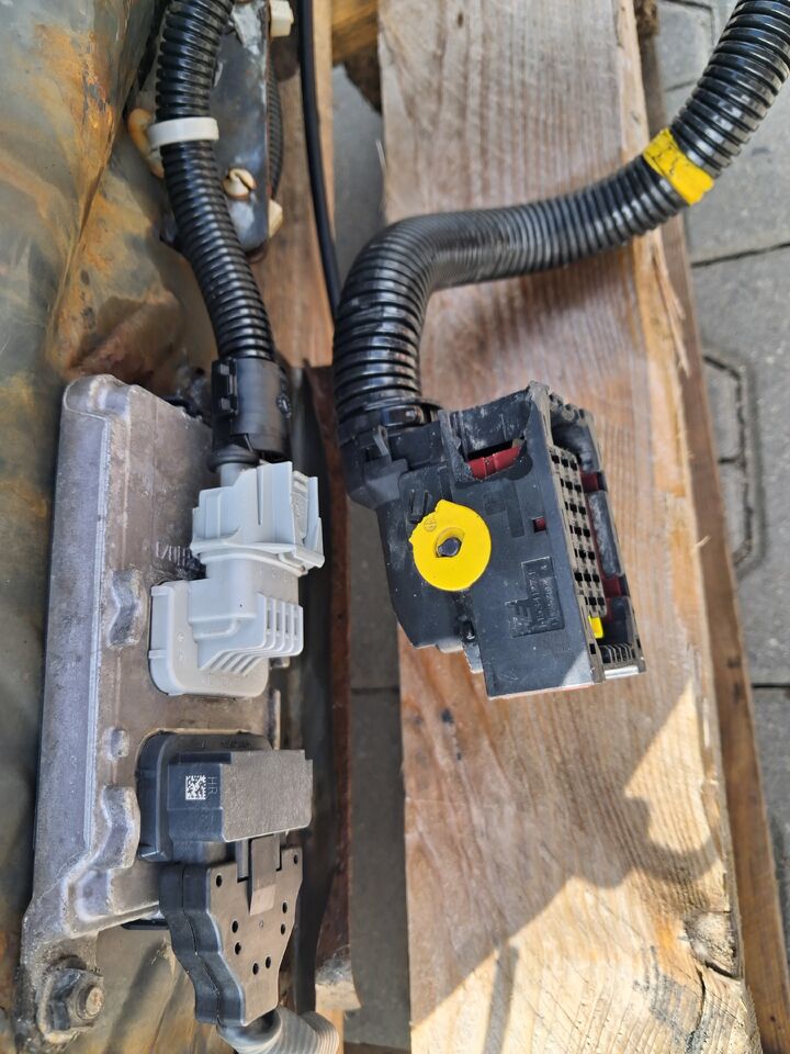 VOLVO KATALIZATOR TŁUMIK DPF FILTR KOMPLETNY RENAULT GAMA T RANGE VOLVO FH 4 FM 4 - Катализатор для Грузовиков: фото 5 VOLVO KATALIZATOR TŁUMIK DPF FILTR KOMPLETNY RENAULT GAMA T RANGE VOLVO FH 4 FM 4 - Катализатор для Грузовиков: фото 5