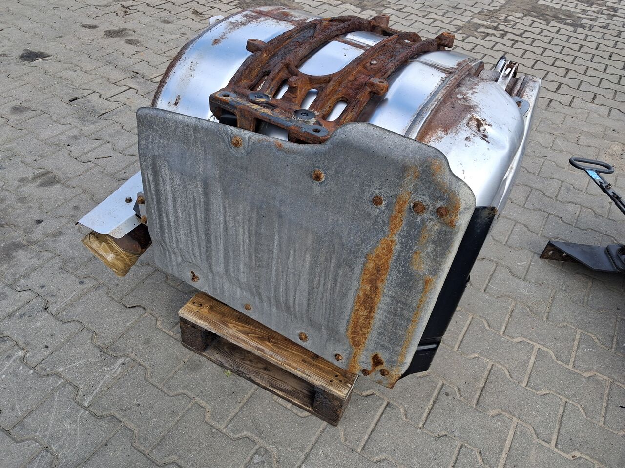 VOLVO KATALIZATOR TŁUMIK DPF FILTR KOMPLETNY RENAULT GAMA T RANGE VOLVO FH 4 FM 4 - Катализатор для Грузовиков: фото 4 VOLVO KATALIZATOR TŁUMIK DPF FILTR KOMPLETNY RENAULT GAMA T RANGE VOLVO FH 4 FM 4 - Катализатор для Грузовиков: фото 4
