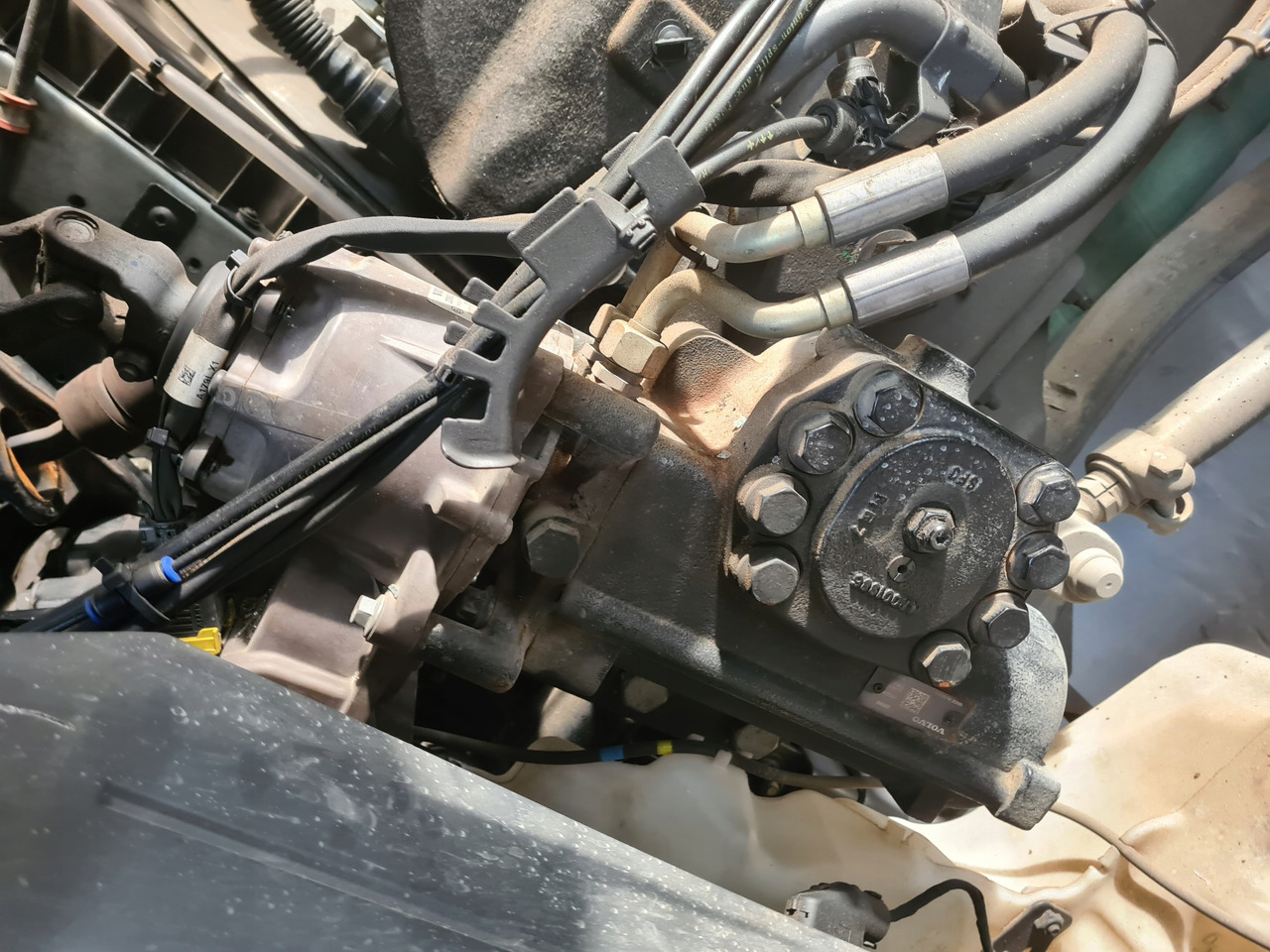 VOLVO KOLUMNA CZUJNIK PRZEKŁADNIA KIEROWNICZA ELEKTRYCZNA 175 BAR VOLVO FH 4 FH 5 - Рулевой механизм для Грузовиков: фото 2 VOLVO KOLUMNA CZUJNIK PRZEKŁADNIA KIEROWNICZA ELEKTRYCZNA 175 BAR VOLVO FH 4 FH 5 - Рулевой механизм для Грузовиков: фото 2