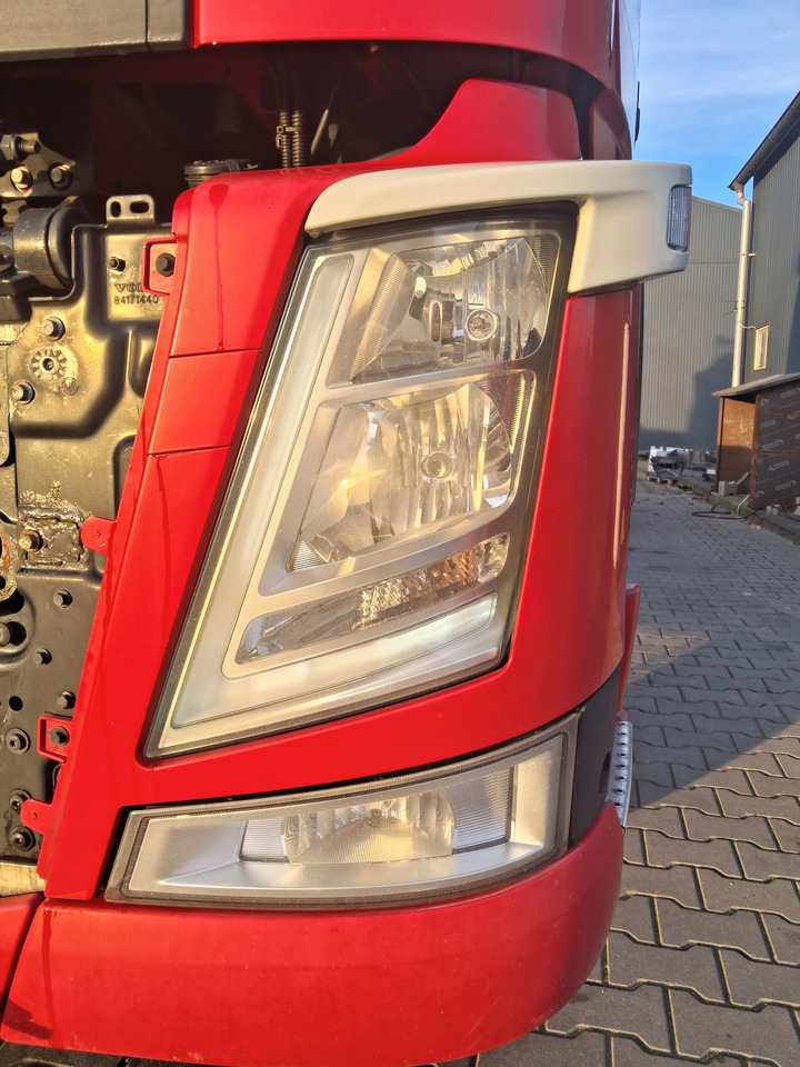 VOLVO REFLEKTOR LAMPA OKULAR LEWY KOMPLETNY VOLVO FM 4 - Передняя фара для Грузовиков: фото 1 VOLVO REFLEKTOR LAMPA OKULAR LEWY KOMPLETNY VOLVO FM 4 - Передняя фара для Грузовиков: фото 1