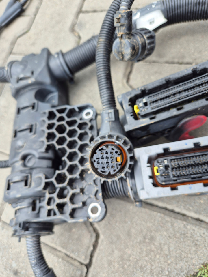 VOLVO WIĄZKA INSTALACJA SILNIKA VOLVO FH FM RENAULT GAMA RANGE T EVO D13 8K LIFT - Кабели/ Провода для Грузовиков: фото 3 VOLVO WIĄZKA INSTALACJA SILNIKA VOLVO FH FM RENAULT GAMA RANGE T EVO D13 8K LIFT - Кабели/ Провода для Грузовиков: фото 3