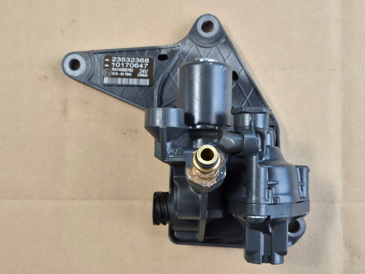 VOLVO ZAWÓR HAMULCA GÓRSKIEGO RENAULT GAMA RANGE T EVO VOLVO FH5 FM5 23532368 - Двигатель и запчасти для Грузовиков: фото 1 VOLVO ZAWÓR HAMULCA GÓRSKIEGO RENAULT GAMA RANGE T EVO VOLVO FH5 FM5 23532368 - Двигатель и запчасти для Грузовиков: фото 1