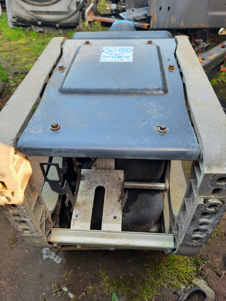 VOLVO ZBIORNIK ADBLUE RENAULT GAMA T VOLVO FH 4 LOW DECK - Бак для AdBlue для Грузовиков: фото 4 VOLVO ZBIORNIK ADBLUE RENAULT GAMA T VOLVO FH 4 LOW DECK - Бак для AdBlue для Грузовиков: фото 4