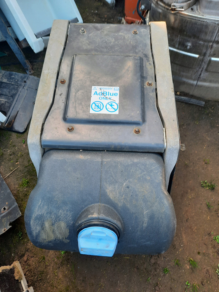 VOLVO ZBIORNIK ADBLUE RENAULT GAMA T VOLVO FH 4 LOW DECK - Бак для AdBlue для Грузовиков: фото 3 VOLVO ZBIORNIK ADBLUE RENAULT GAMA T VOLVO FH 4 LOW DECK - Бак для AdBlue для Грузовиков: фото 3