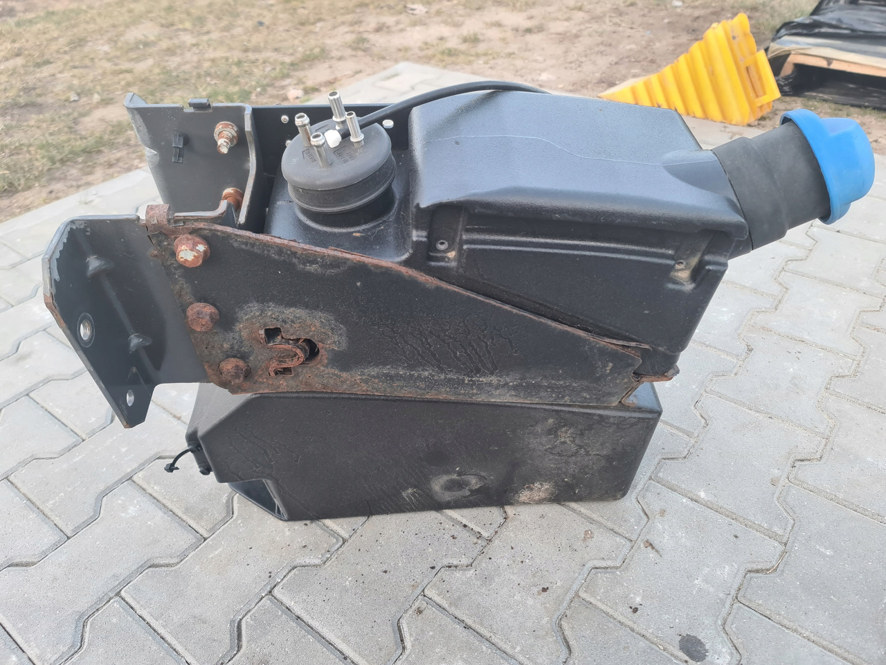 VOLVO ZBIORNIK ADBLUE RENAULT MIDLUM PREMIUM DXI 5 7 VOLVO FL FE - Бак для AdBlue для Грузовиков: фото 1 VOLVO ZBIORNIK ADBLUE RENAULT MIDLUM PREMIUM DXI 5 7 VOLVO FL FE - Бак для AdBlue для Грузовиков: фото 1