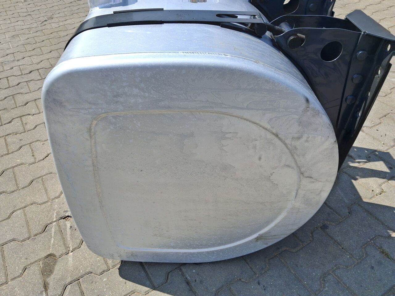 VOLVO ZBIORNIK PALIWA RENAULT DXI RENAULT GAMA T VOLVO FH FM 330 LITRÓW 80x70x70 - Топливный бак для Грузовиков: фото 2 VOLVO ZBIORNIK PALIWA RENAULT DXI RENAULT GAMA T VOLVO FH FM 330 LITRÓW 80x70x70 - Топливный бак для Грузовиков: фото 2