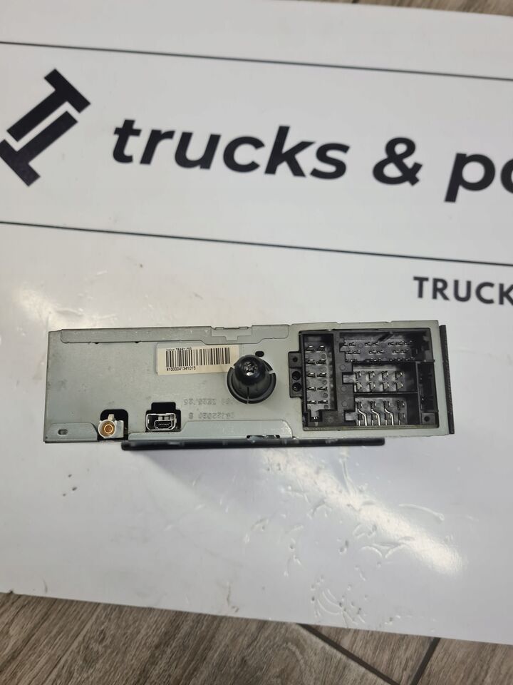 VOLVO ZMIENIARKA CD RADIO SEM CZYTNIK PŁYT CD VOLVO FH 4 FM 4 - Кабина и интерьер для Грузовиков: фото 3 VOLVO ZMIENIARKA CD RADIO SEM CZYTNIK PŁYT CD VOLVO FH 4 FM 4 - Кабина и интерьер для Грузовиков: фото 3