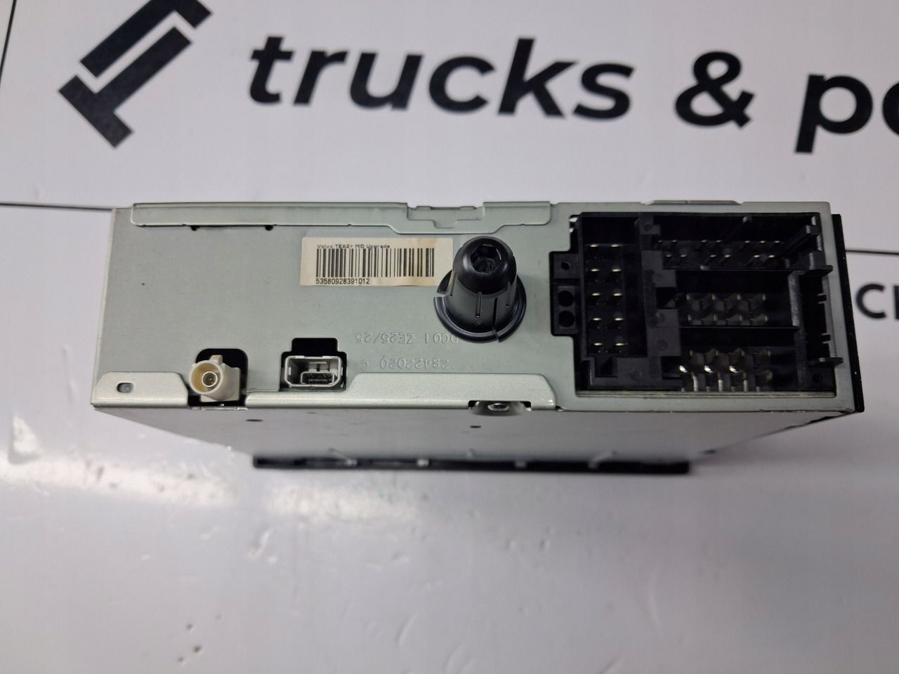 VOLVO ZMIENIARKA CD RADIO SEM CZYTNIK PŁYT CD VOLVO FH 4 FM 4 - Кабина и интерьер для Грузовиков: фото 3 VOLVO ZMIENIARKA CD RADIO SEM CZYTNIK PŁYT CD VOLVO FH 4 FM 4 - Кабина и интерьер для Грузовиков: фото 3