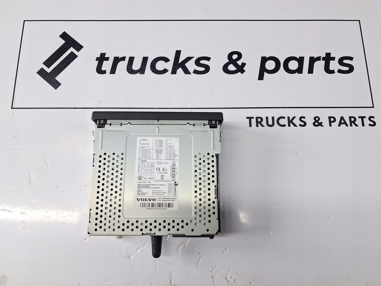 VOLVO ZMIENIARKA CD RADIO SEM CZYTNIK PŁYT CD VOLVO FH 4 FM 4 - Кабина и интерьер для Грузовиков: фото 1 VOLVO ZMIENIARKA CD RADIO SEM CZYTNIK PŁYT CD VOLVO FH 4 FM 4 - Кабина и интерьер для Грузовиков: фото 1