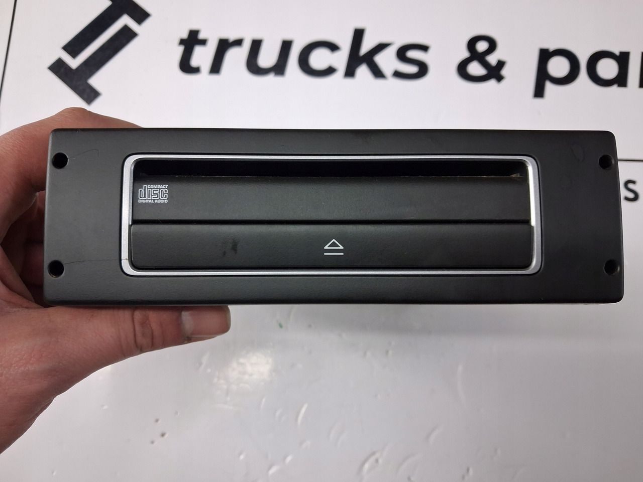 VOLVO ZMIENIARKA CD RADIO SEM CZYTNIK PŁYT CD VOLVO FH 4 FM 4 - Кабина и интерьер для Грузовиков: фото 2 VOLVO ZMIENIARKA CD RADIO SEM CZYTNIK PŁYT CD VOLVO FH 4 FM 4 - Кабина и интерьер для Грузовиков: фото 2
