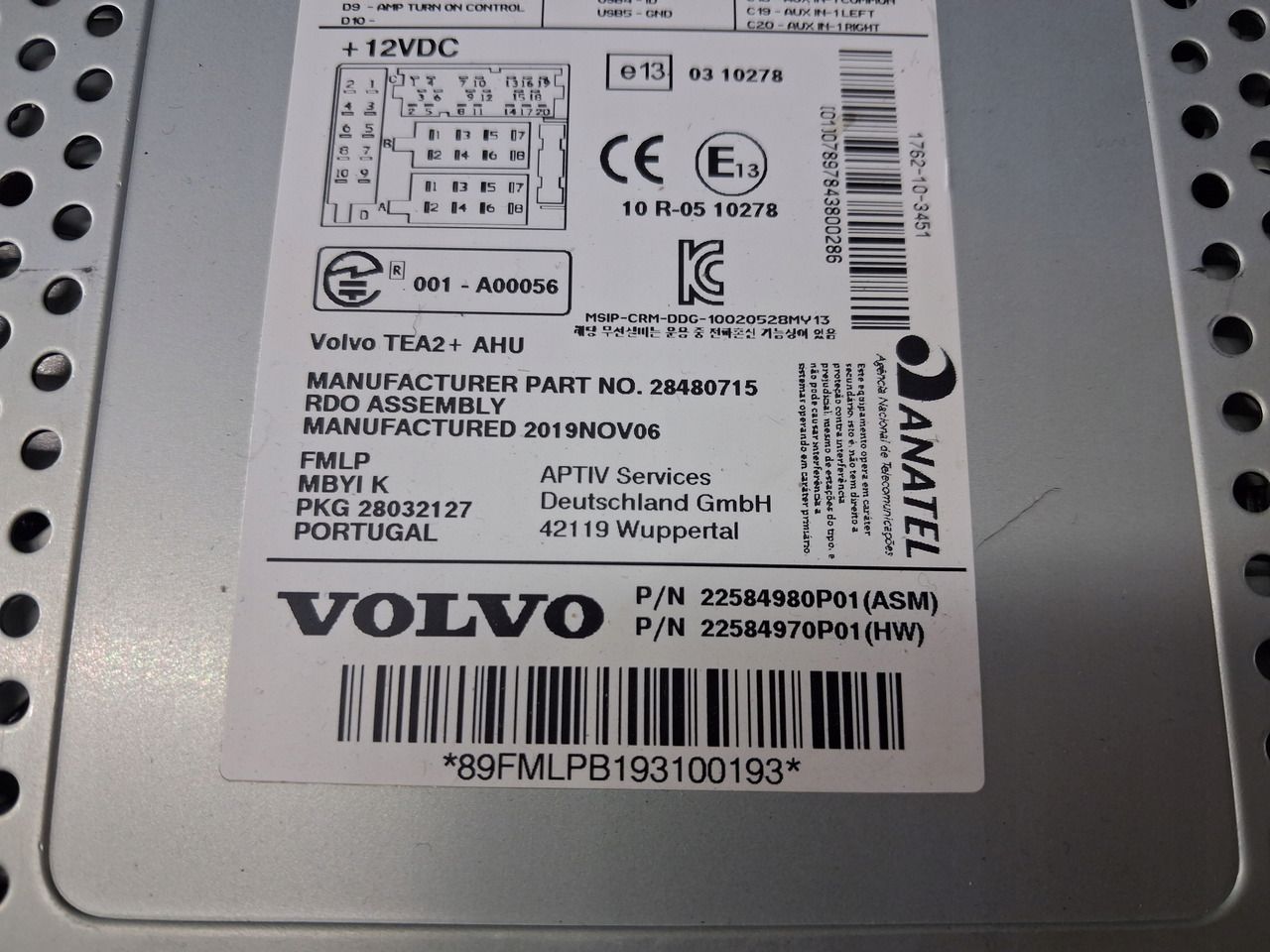 VOLVO ZMIENIARKA CD RADIO SEM CZYTNIK PŁYT CD VOLVO FH 4 FM 4 - Кабина и интерьер для Грузовиков: фото 4 VOLVO ZMIENIARKA CD RADIO SEM CZYTNIK PŁYT CD VOLVO FH 4 FM 4 - Кабина и интерьер для Грузовиков: фото 4