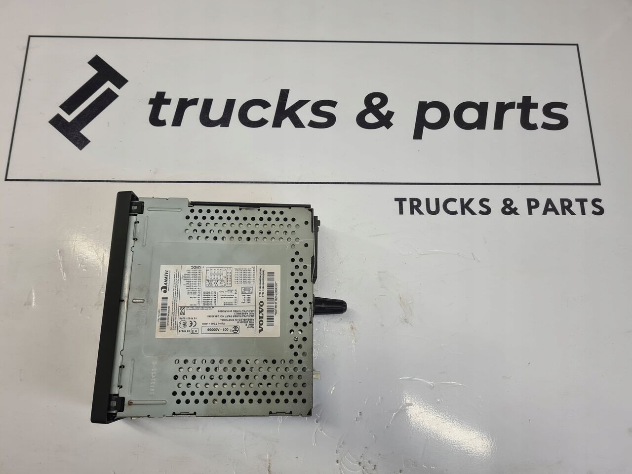 VOLVO ZMIENIARKA CD RADIO SEM CZYTNIK PŁYT CD VOLVO FH 4 FM 4 - Кабина и интерьер для Грузовиков: фото 1 VOLVO ZMIENIARKA CD RADIO SEM CZYTNIK PŁYT CD VOLVO FH 4 FM 4 - Кабина и интерьер для Грузовиков: фото 1