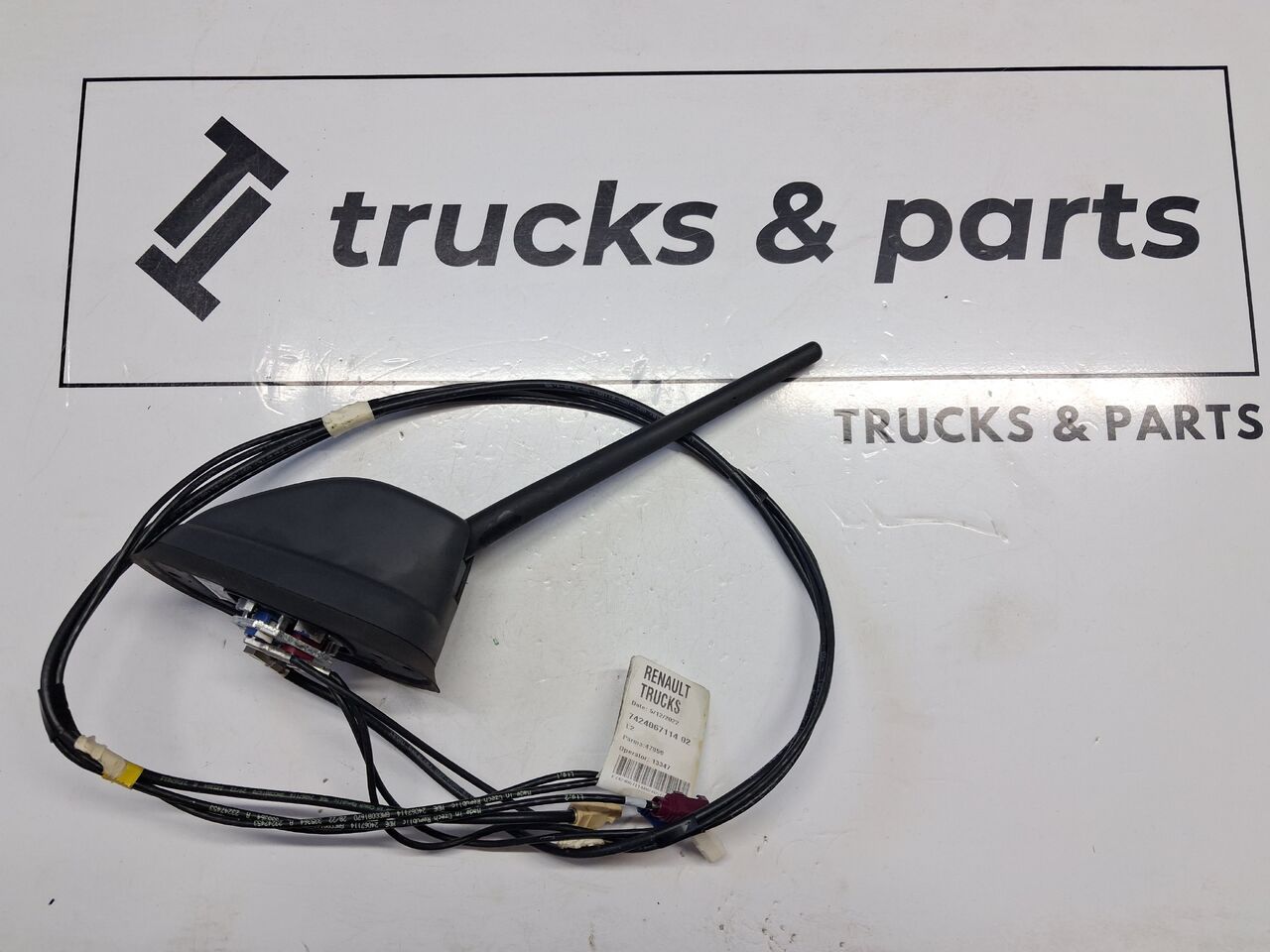Volvo ANTENA DACHOWA GPS GSM AM FM VOLVO FH 4 FM 4 FMX RENAULT GAMA T RANGE C K - Электрическая система для Грузовиков: фото 1 Volvo ANTENA DACHOWA GPS GSM AM FM VOLVO FH 4 FM 4 FMX RENAULT GAMA T RANGE C K - Электрическая система для Грузовиков: фото 1