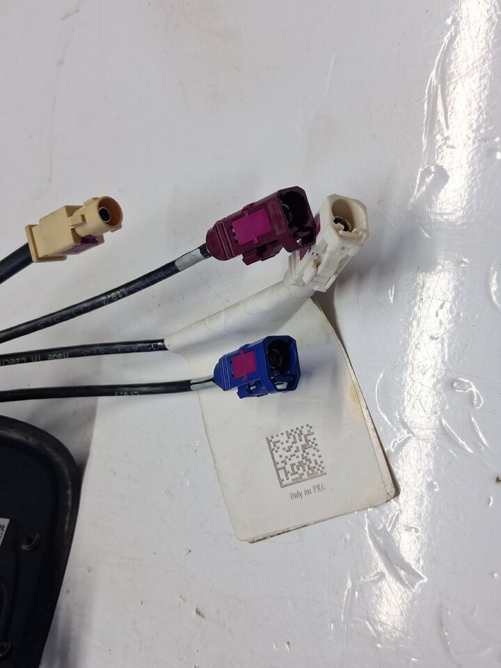 Volvo ANTENA DACHOWA GPS GSM AM FM VOLVO FH 4 FM 4 FMX RENAULT GAMA T RANGE C K - Электрическая система для Грузовиков: фото 5 Volvo ANTENA DACHOWA GPS GSM AM FM VOLVO FH 4 FM 4 FMX RENAULT GAMA T RANGE C K - Электрическая система для Грузовиков: фото 5