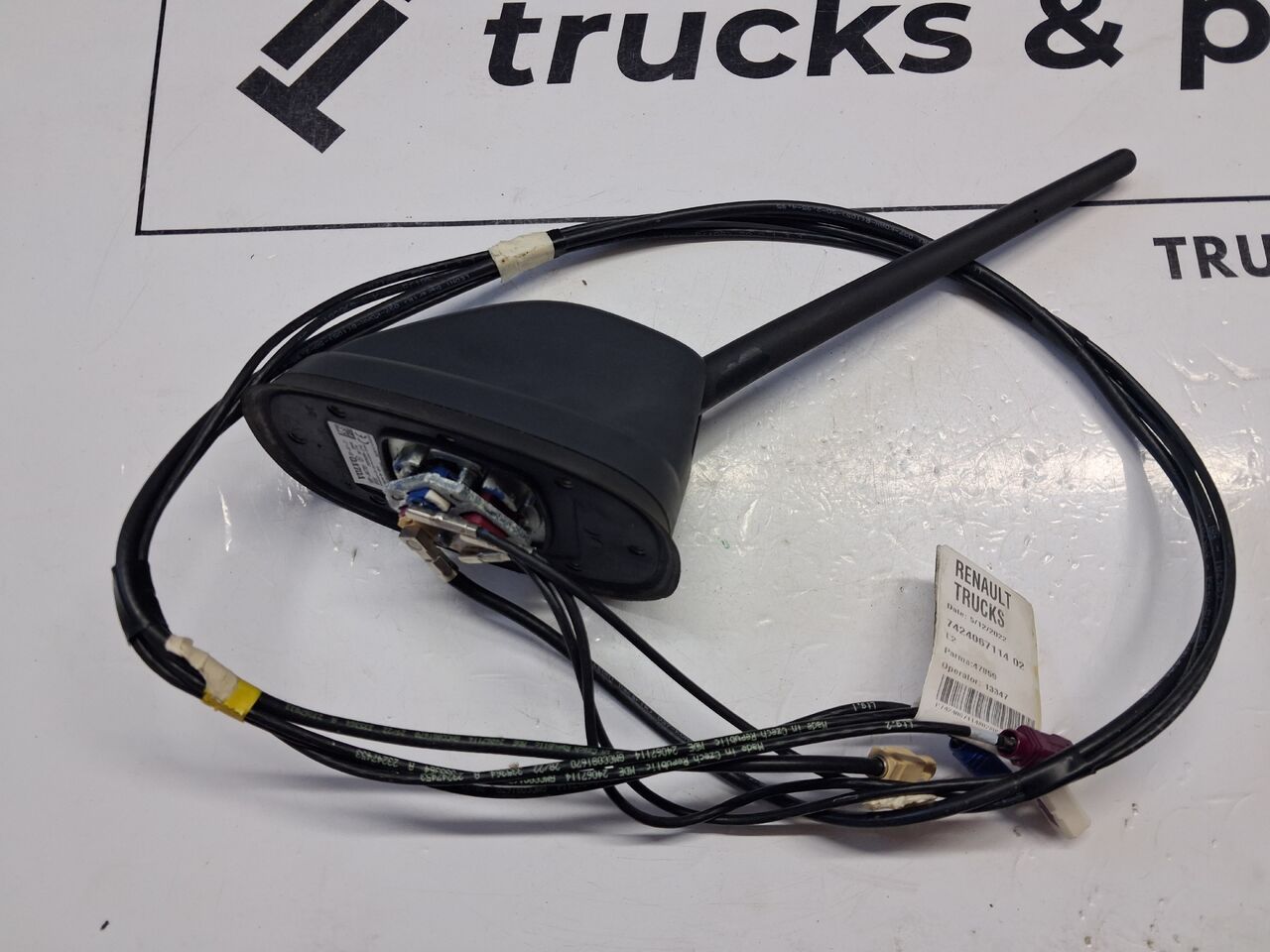 Volvo ANTENA DACHOWA GPS GSM AM FM VOLVO FH 4 FM 4 FMX RENAULT GAMA T RANGE C K - Электрическая система для Грузовиков: фото 2 Volvo ANTENA DACHOWA GPS GSM AM FM VOLVO FH 4 FM 4 FMX RENAULT GAMA T RANGE C K - Электрическая система для Грузовиков: фото 2