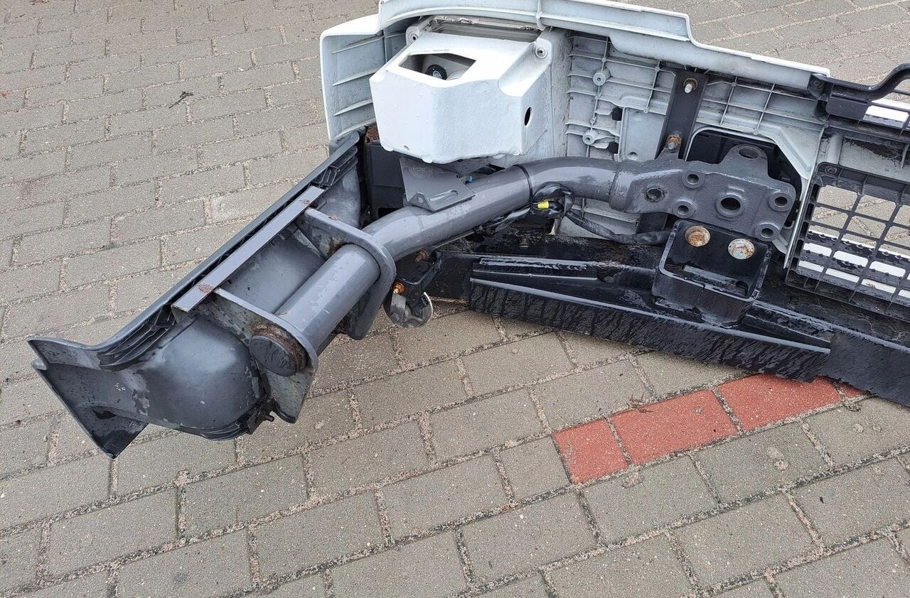 Volvo KOMPLETNY Z LAMPAMI BELKA STOPNIE FL EURO 5 Volvo - Бампер для Грузовиков: фото 3 Volvo KOMPLETNY Z LAMPAMI BELKA STOPNIE FL EURO 5 Volvo - Бампер для Грузовиков: фото 3