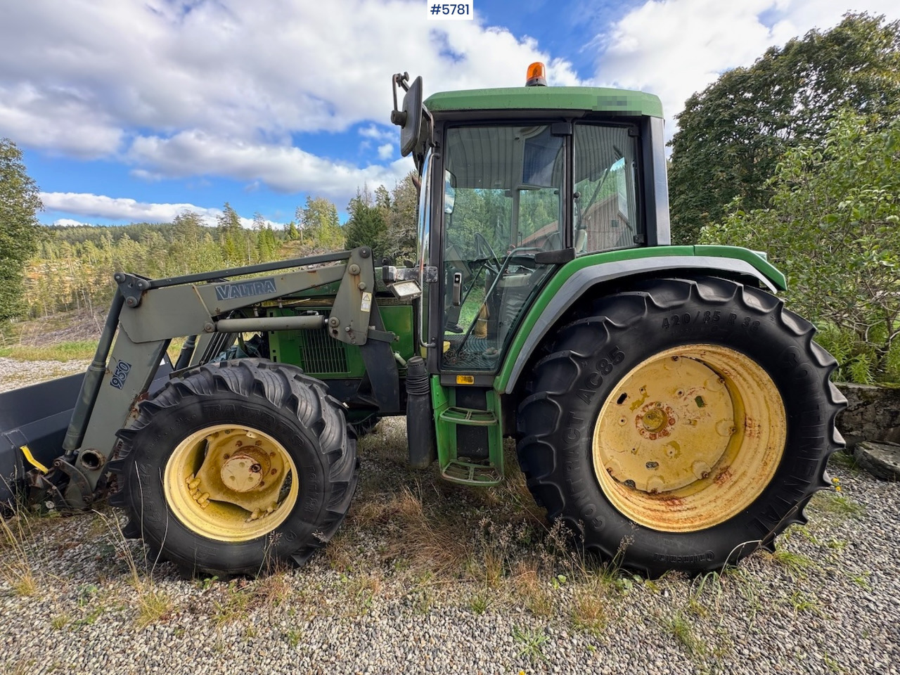 1993 John Deere 6300 w/ front loader and plow plate. - Трактор: фото 1 1993 John Deere 6300 w/ front loader and plow plate. - Трактор: фото 1