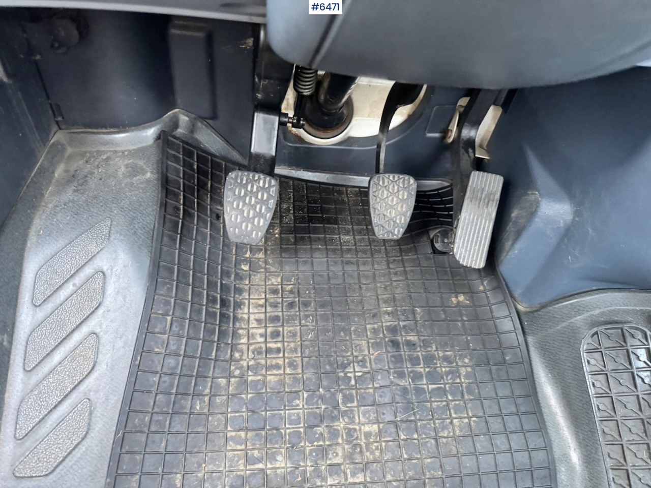 Малотоннажный бортовой грузовик 1996 Mercedes 412D Flatbed truck w/ Rear-mounted crane.: фото 19